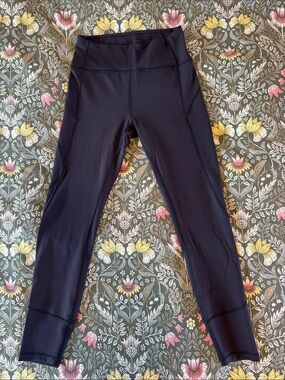 lululemon “In Movement” tight leggings 25” black size 6